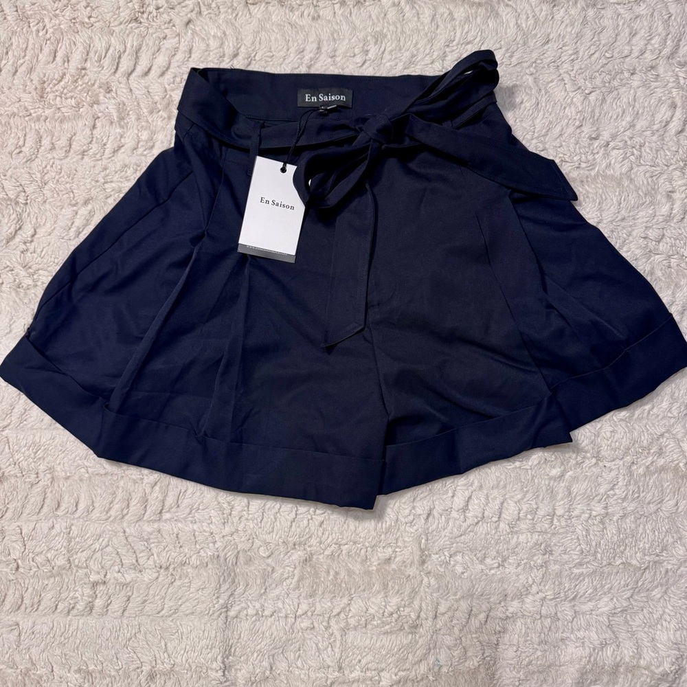 En Saison Black High-Waisted Pleated Shorts w/ Self-Tie Belt | Size L | NWT